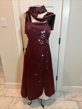 Elegant Burgundy Floral Evening Dress with Scarf
